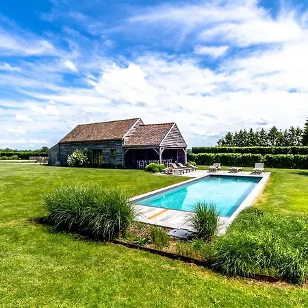 Prázdninový dům Luxury Holiday With A Pool And Sauna