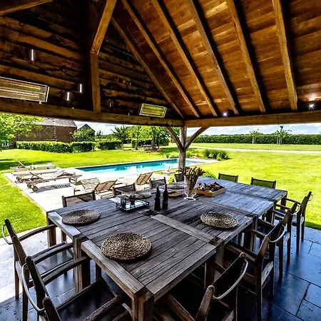 펜션 Luxury Holiday With A Pool And Sauna *